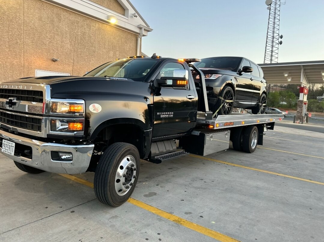 Tow truck securing vehicle for long distance tow